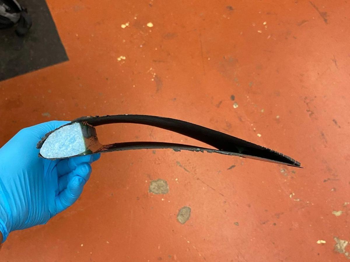 Test mold used to trial the split-mold clamshell prepreg layup method