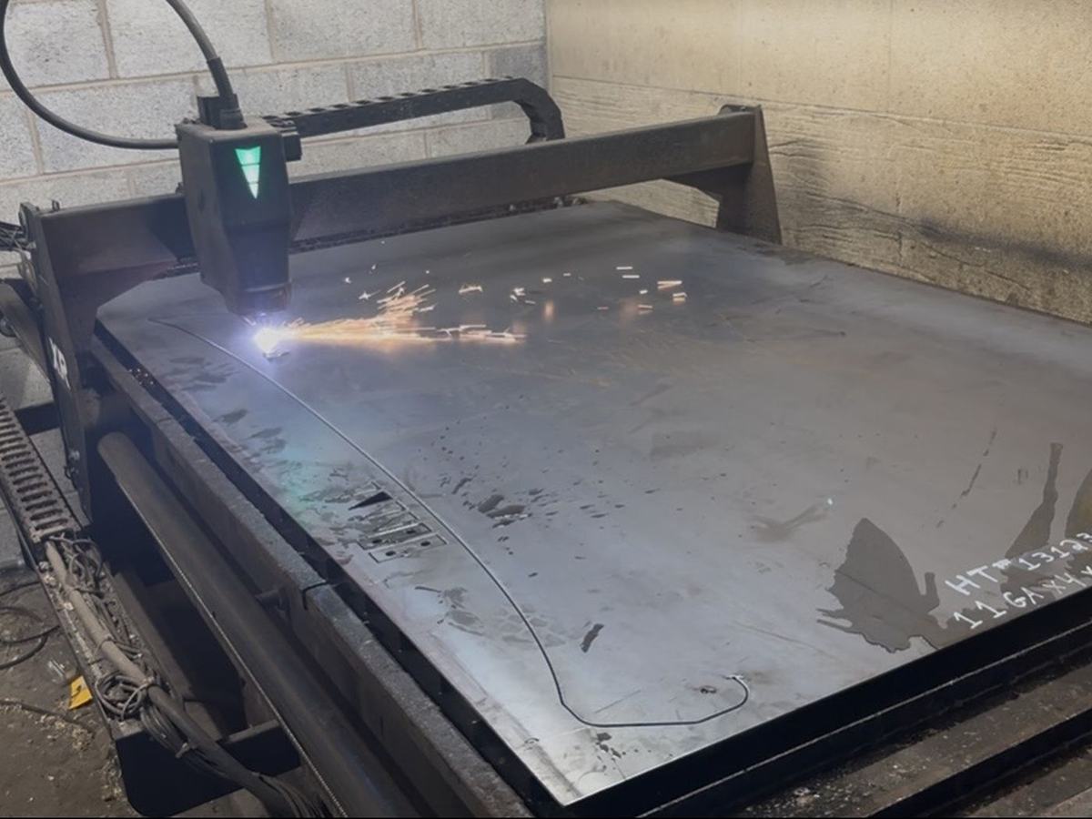 CNC plasma table cutting sheet steel